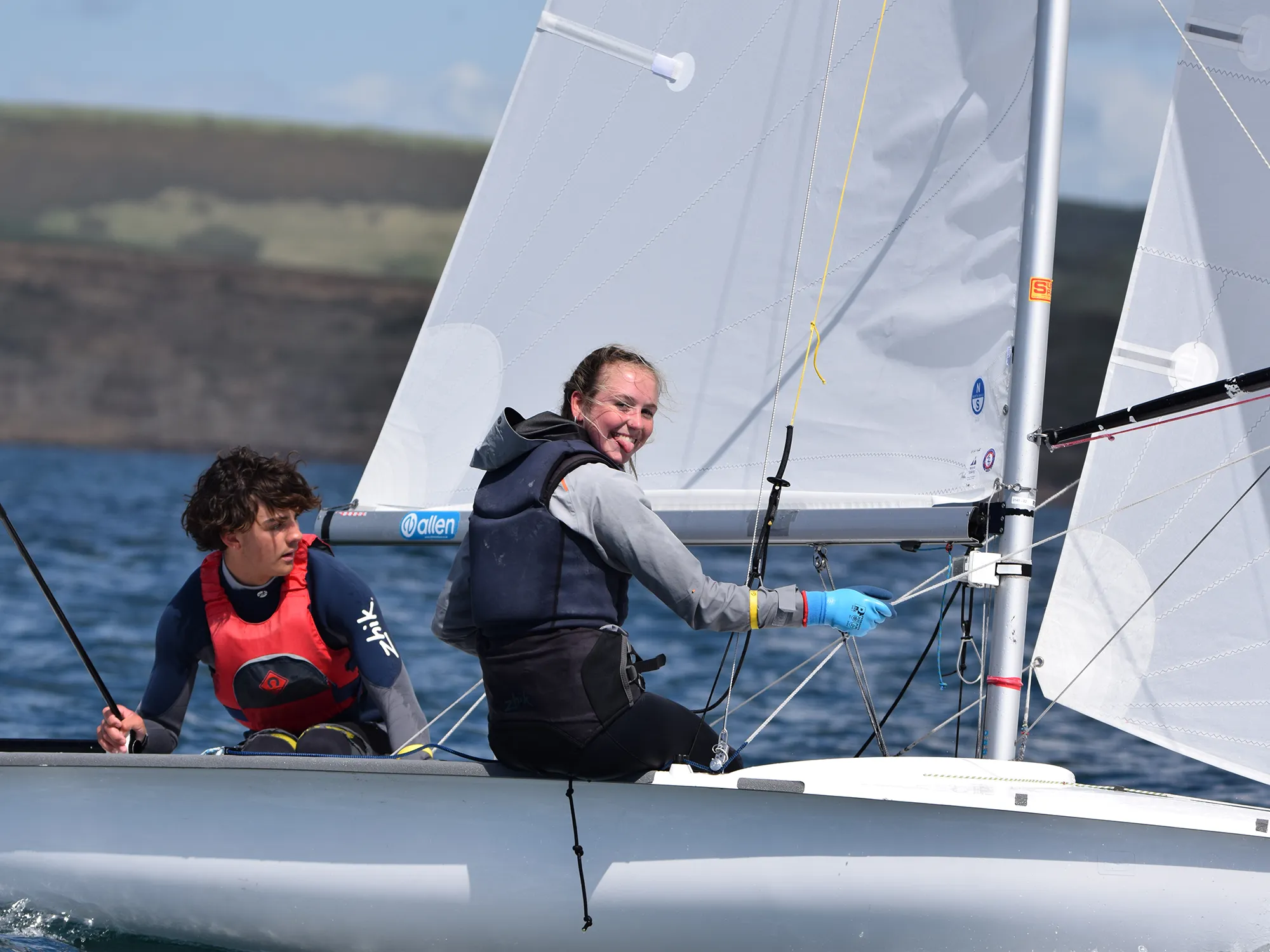English Braids sponsored sailors Hennie Burlton and Joe Jones racing a double-handed dinghy at Spring Championships 2026